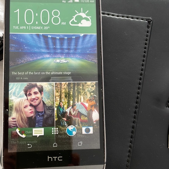 ๐๐งจ๐Host Pick โ๏ธ๐งจ Charles & Keith Genuine Clutch - Picture 7 of 9